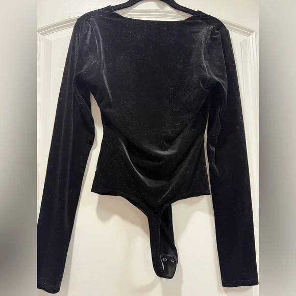 Good American Black Velvet Long Sleeve V-Neck Bodysuit Size 1 - Picture 2 of 4